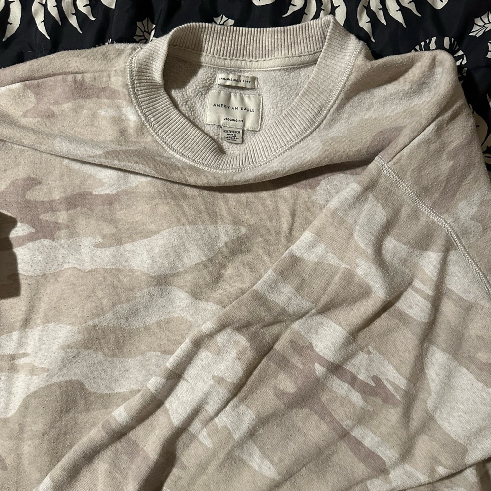 American Eagle Outfitters Cream and Tan Sweatshirt